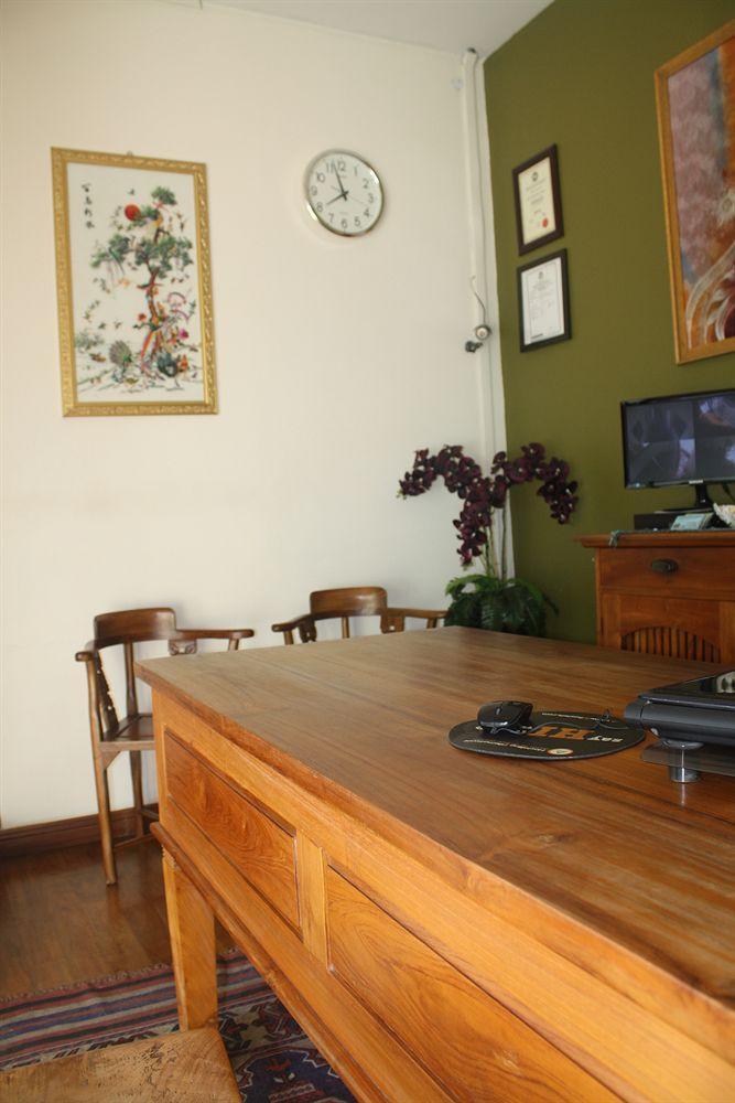 Sensi Backpackers Hostel コタキナバル エクステリア 写真