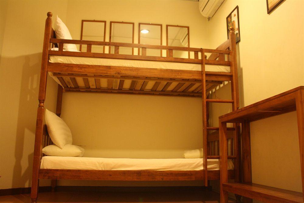Sensi Backpackers Hostel コタキナバル エクステリア 写真