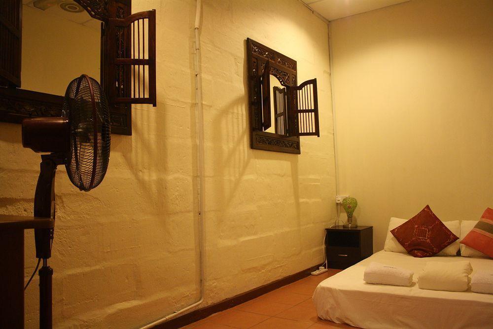 Sensi Backpackers Hostel コタキナバル エクステリア 写真