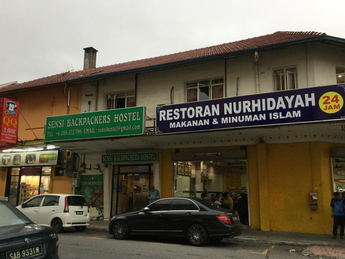 Sensi Backpackers Hostel コタキナバル エクステリア 写真