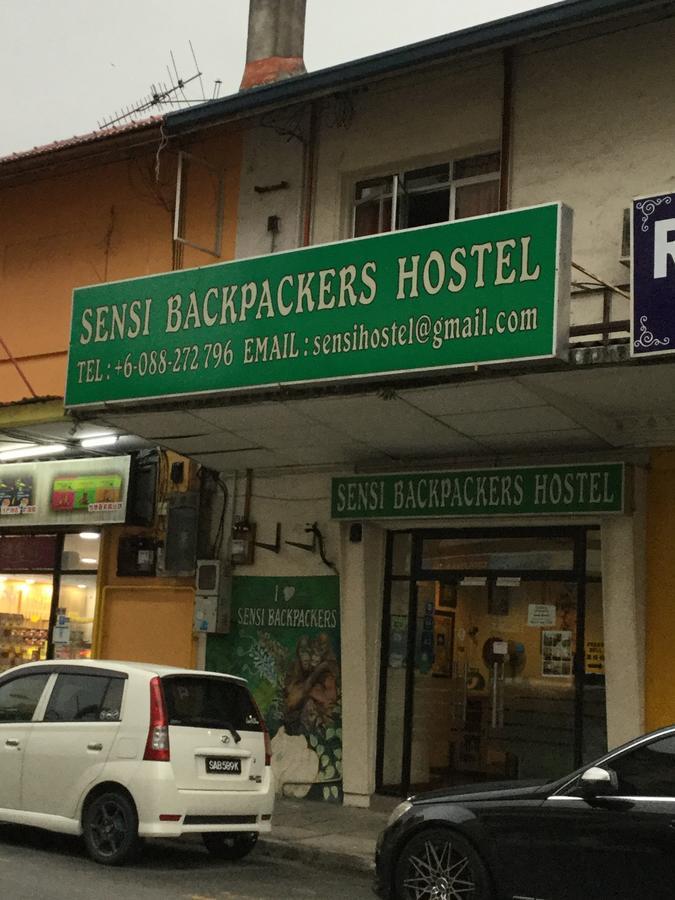 Sensi Backpackers Hostel コタキナバル エクステリア 写真