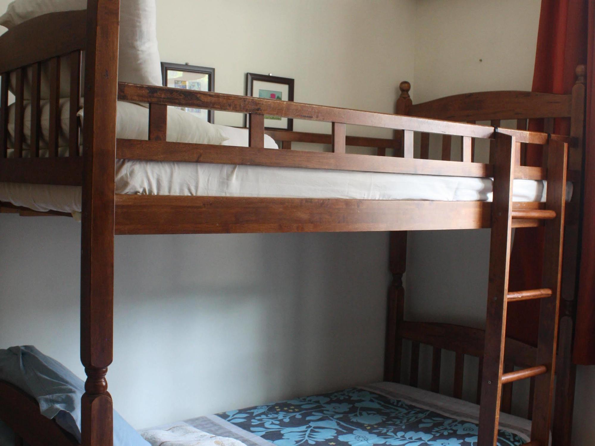 Sensi Backpackers Hostel コタキナバル エクステリア 写真