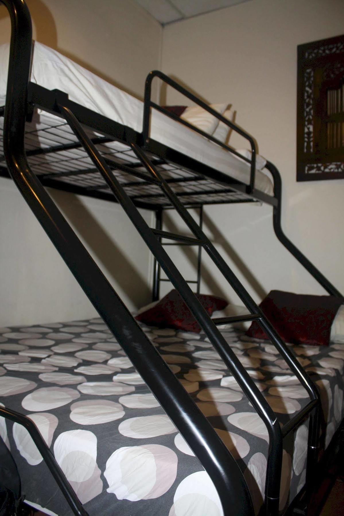 Sensi Backpackers Hostel コタキナバル エクステリア 写真