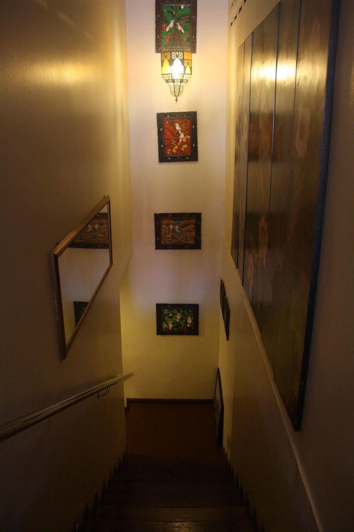 Sensi Backpackers Hostel コタキナバル エクステリア 写真