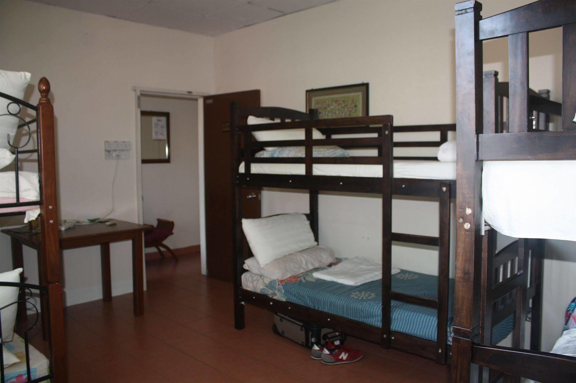 Sensi Backpackers Hostel コタキナバル エクステリア 写真