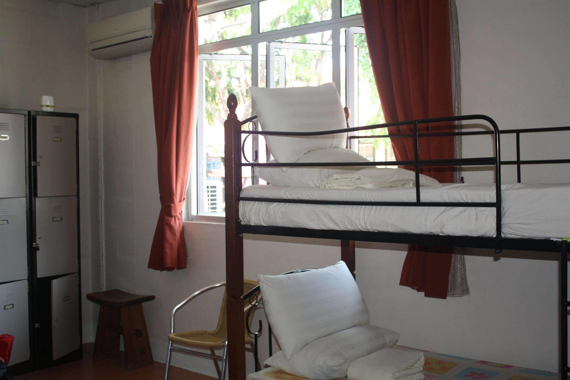 Sensi Backpackers Hostel コタキナバル エクステリア 写真