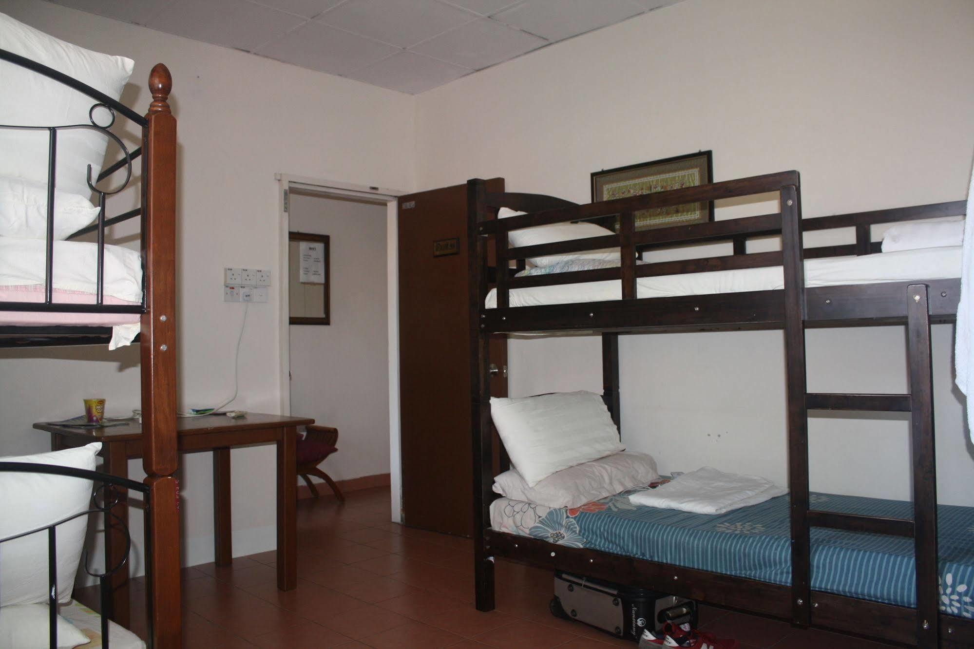 Sensi Backpackers Hostel コタキナバル エクステリア 写真