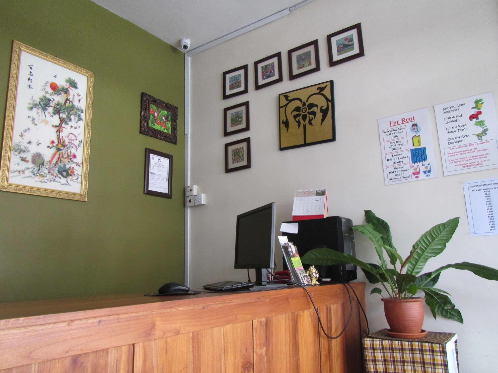 Sensi Backpackers Hostel コタキナバル エクステリア 写真