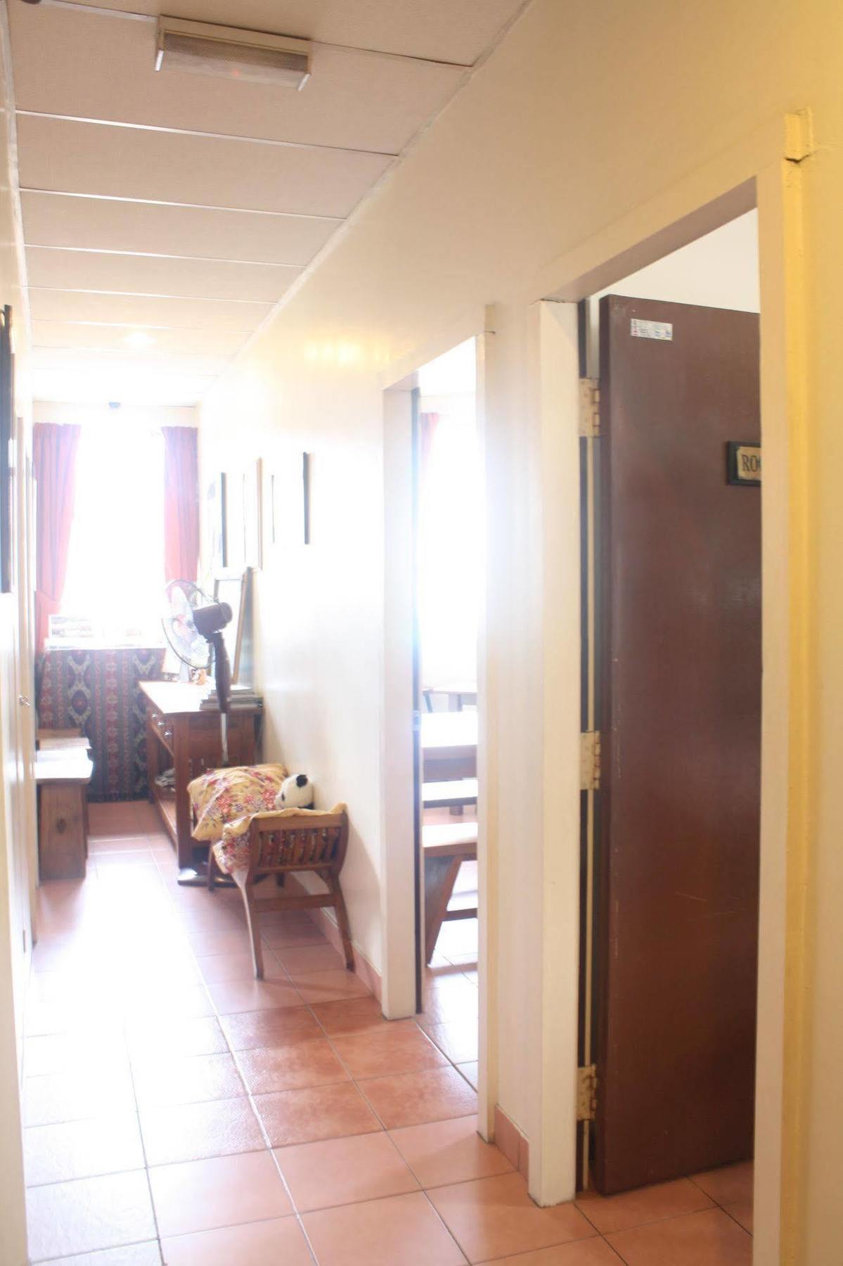 Sensi Backpackers Hostel コタキナバル エクステリア 写真