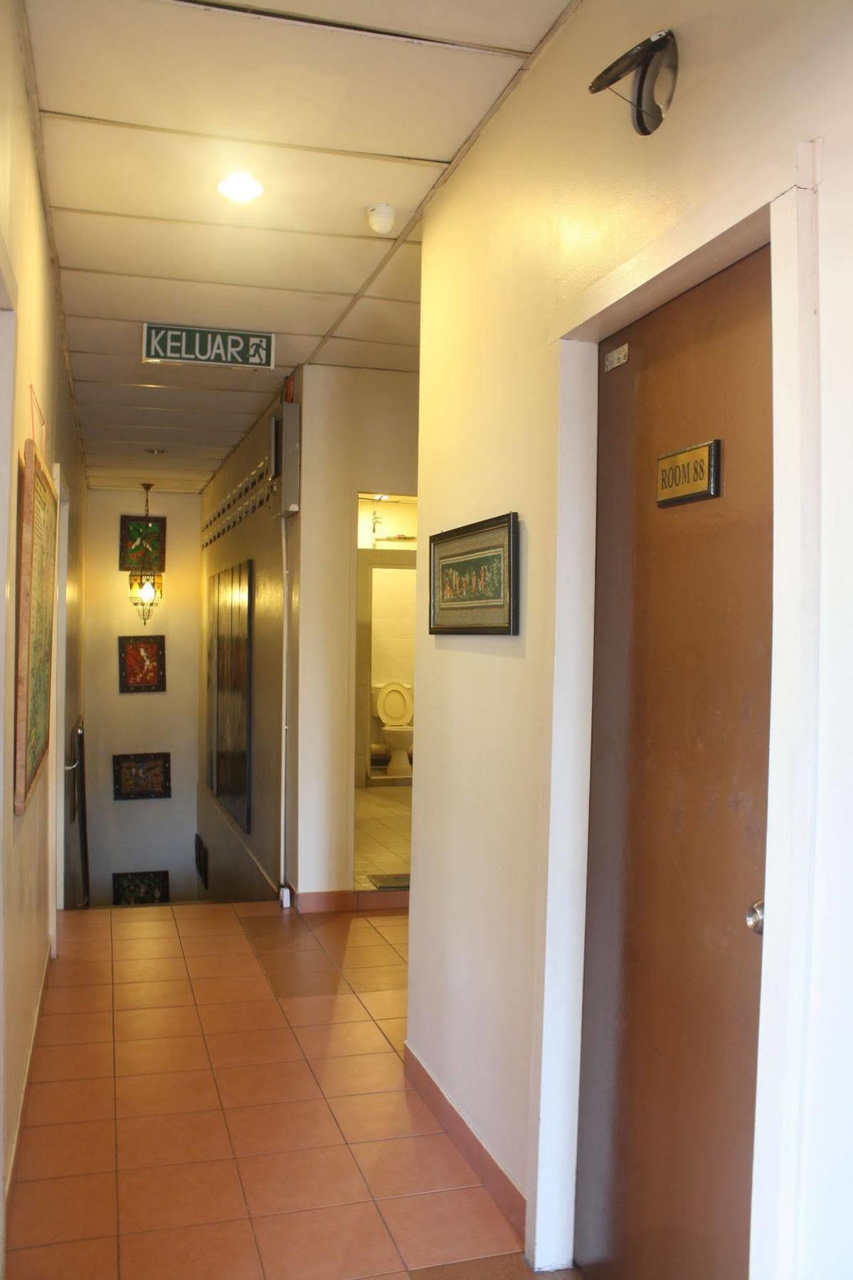Sensi Backpackers Hostel コタキナバル エクステリア 写真